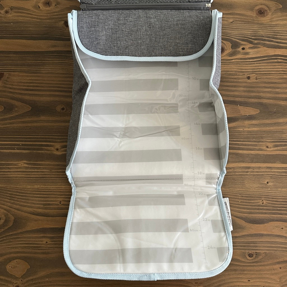 Munchkin Portable Diaper Changing Pad Clutch – Gray & Blue, XL, New Without Tags - Picture 5 of 5